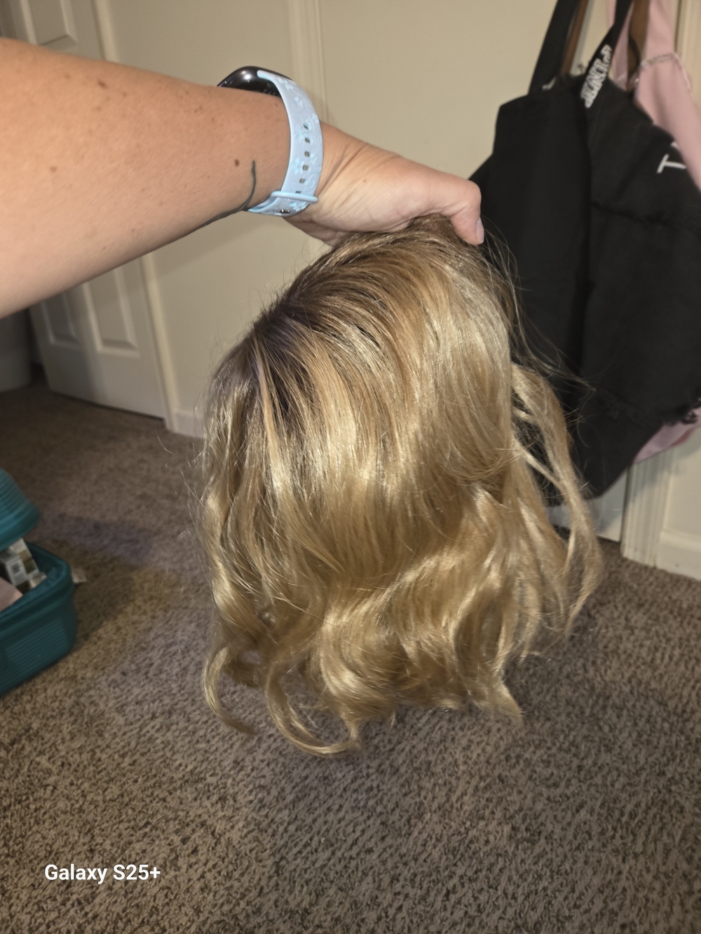Paula Young -Deirdre Women's Blonde Wavy Wig - Picture 5 of 7